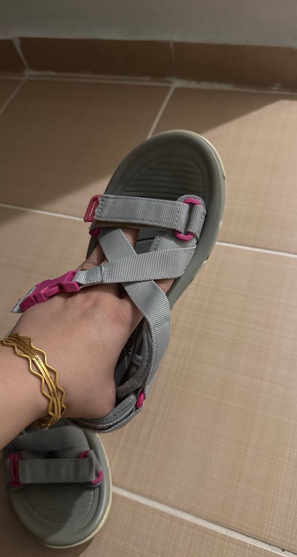 Gri Kadın Spor ve Günlük Dolgu Topuk Sandalet - Görsel 2