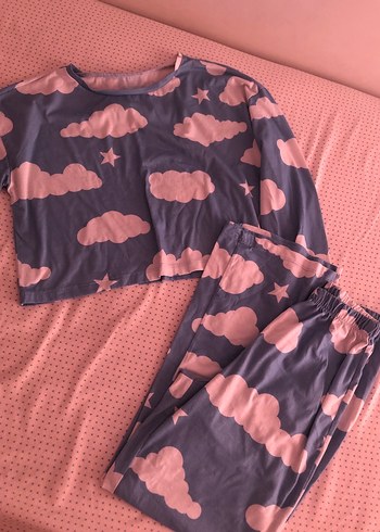 Uzun Kollu Bulut Desenli Pijama Takımı
