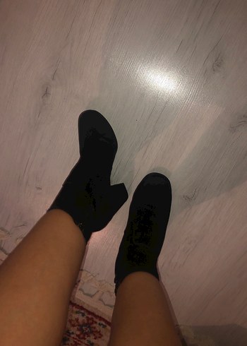 Siyah Süet Tokalı Kadın Bot