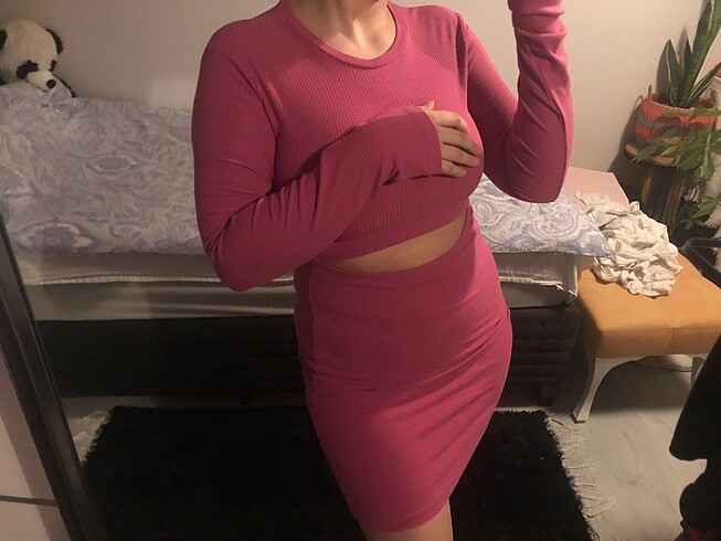 Pembe elbise