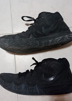 Kyrie 4