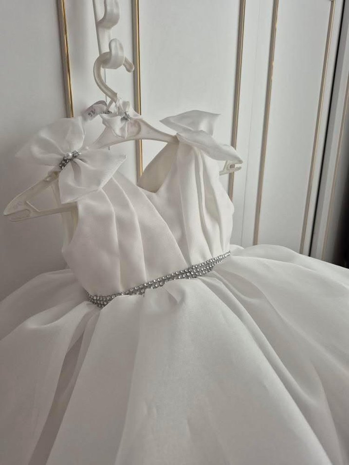 Beyaz V Yaka Fırfırlı Kız Çocuk Elbisesi - Görsel 4