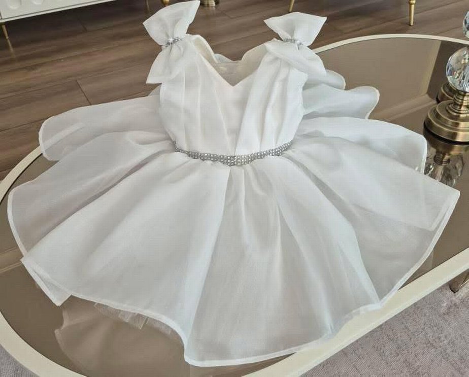 Beyaz V Yaka Fırfırlı Kız Çocuk Elbisesi - Görsel 3