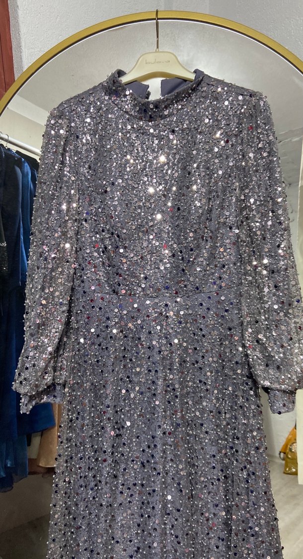 Gri Payetli Uzun Kollu Uzun Abiye Elbise - Görsel 3