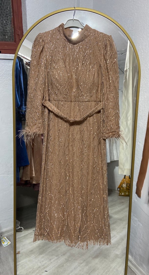 Bej Parlak  Abiye Elbise meliha tarhanacı - Görsel 4