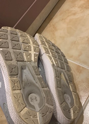 40 Beden gri Renk ( Under armour )Erkek Gri Bağcıklı Spor Ayakkabı