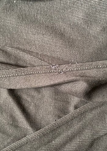 Siyah v Yaka bağlamalı Fit Bluz - Görsel 3