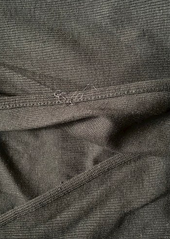 Siyah v Yaka bağlamalı Fit Bluz - Görsel 4