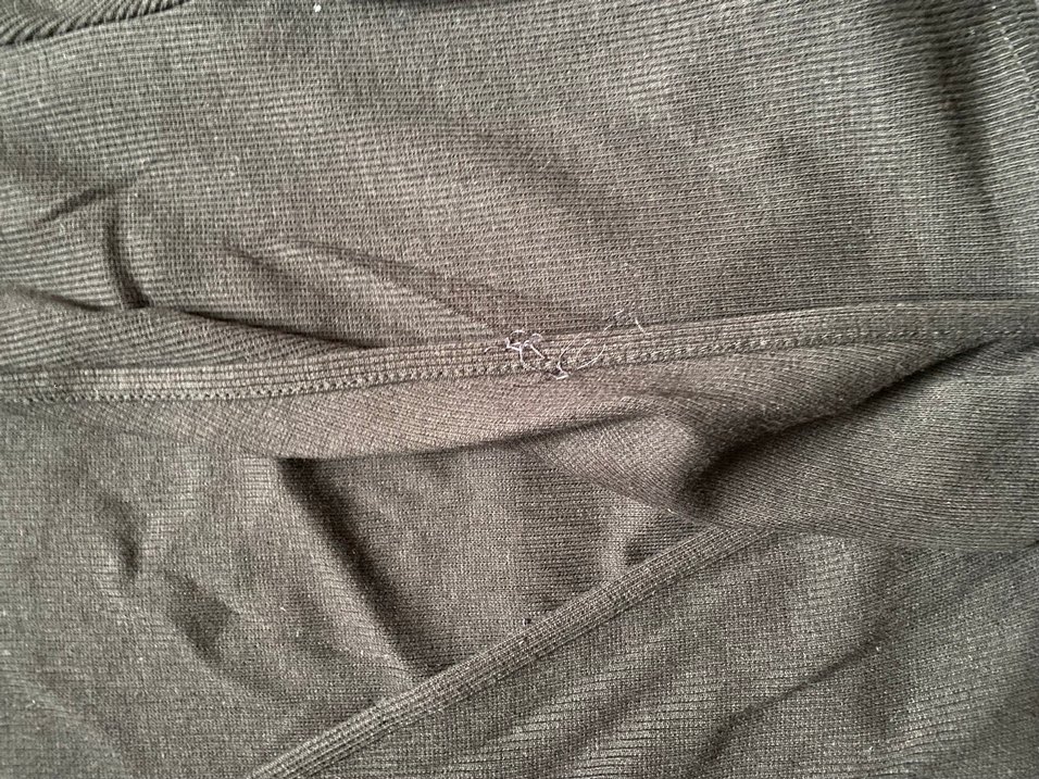 Siyah v Yaka bağlamalı Fit Bluz - Görsel 3