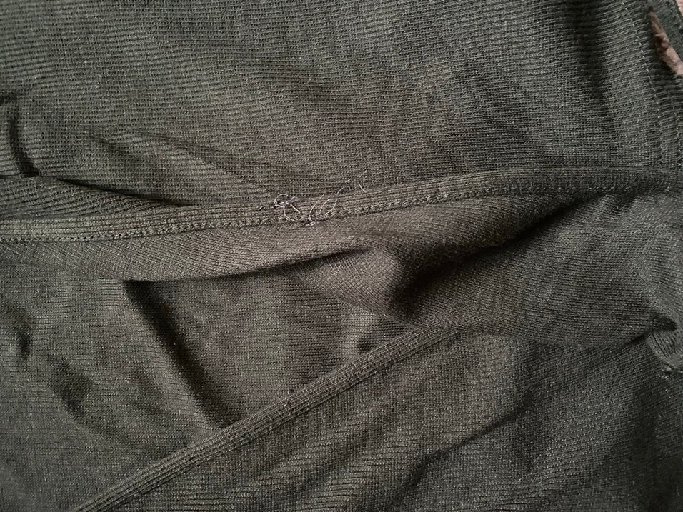 Siyah v Yaka bağlamalı Fit Bluz - Görsel 4