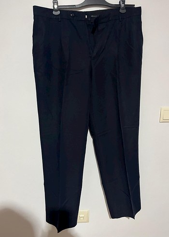 Siyah Düğmeli Erkek Ofis Pantolonu
paçasinda ufak deforme var - Görsel 3