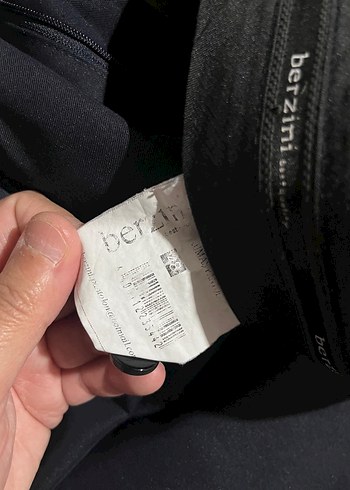 Siyah Düğmeli Erkek Ofis Pantolonu
paçasinda ufak deforme var - Görsel 2