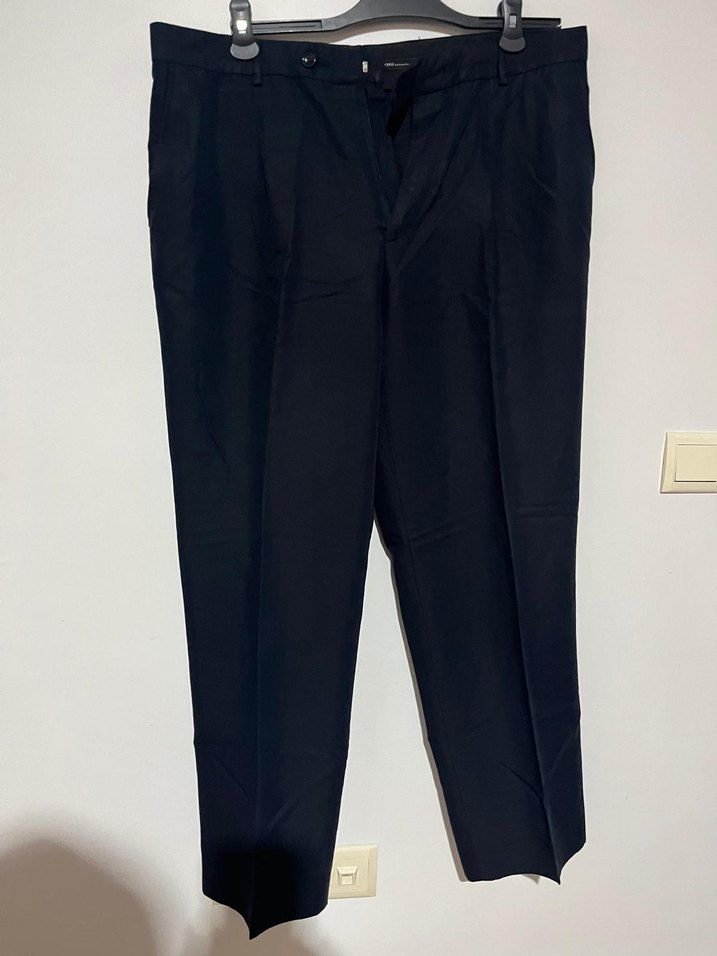 Siyah Düğmeli Erkek Ofis Pantolonu
paçasinda ufak deforme var - Görsel 3