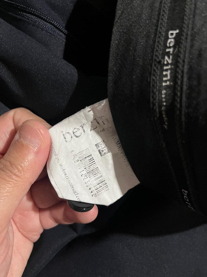 Siyah Düğmeli Erkek Ofis Pantolonu
paçasinda ufak deforme var - Görsel 2