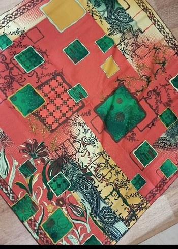 iki eşarp Mavide ufak tefek deforme var uygun fiyata satıyorum - Görsel 3