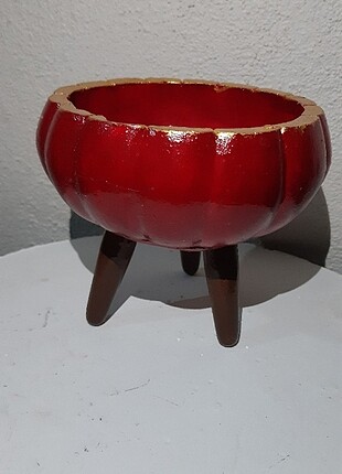 Ayaklı saksı