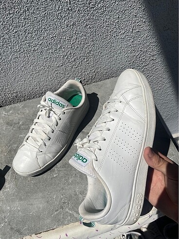 43 Beden beyaz Renk Adidas ayakkabı