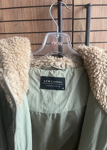 (LC WAİKİKİ)Bej Kapüşonlu Kadın Kışlık Peluş Ceket - Görsel 3