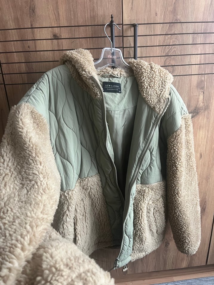 (LC WAİKİKİ)Bej Kapüşonlu Kadın Kışlık Peluş Ceket - Görsel 2