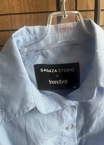 (TRENDYOL X SAGAZA)Mavi Düğmeli Mini Gömlek - Görsel 3