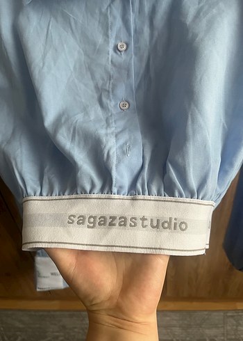 (TRENDYOL X SAGAZA)Mavi Düğmeli Mini Gömlek - Görsel 2