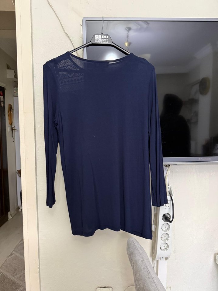 Lacivert Dantel Detaylı Uzun Kollu Bluz - Görsel 3