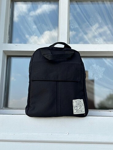 Siyah kumaş sırt çantası