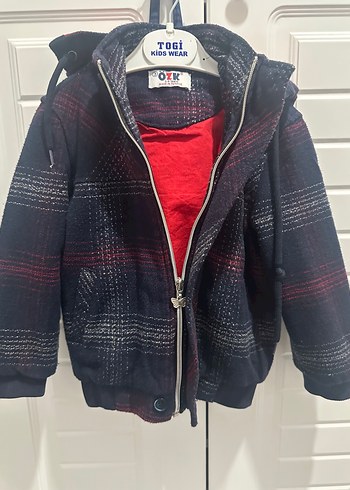 Erkek Çocuk Kırmızı Kapüşonlu Düğmeli Ceket - Görsel 2