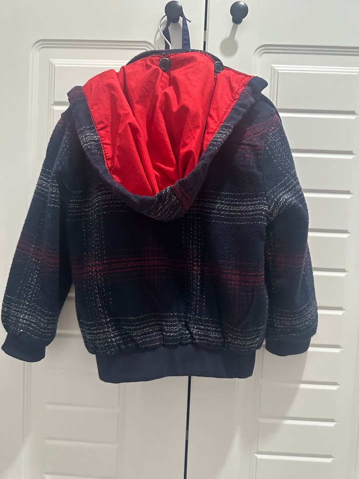 Erkek Çocuk Kırmızı Kapüşonlu Düğmeli Ceket - Görsel 4