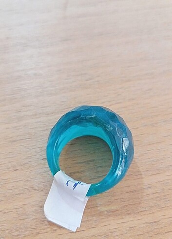 Mavi kristal yüzük 