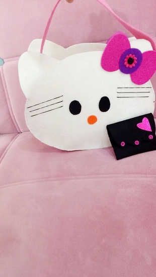 Markasız Ürün HELLO KITTY KEÇE ÇANTA EL YAPIMI