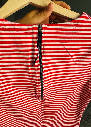 Kırmızı Çizgili Kısa Kollu Midi Elbise - Görsel 3