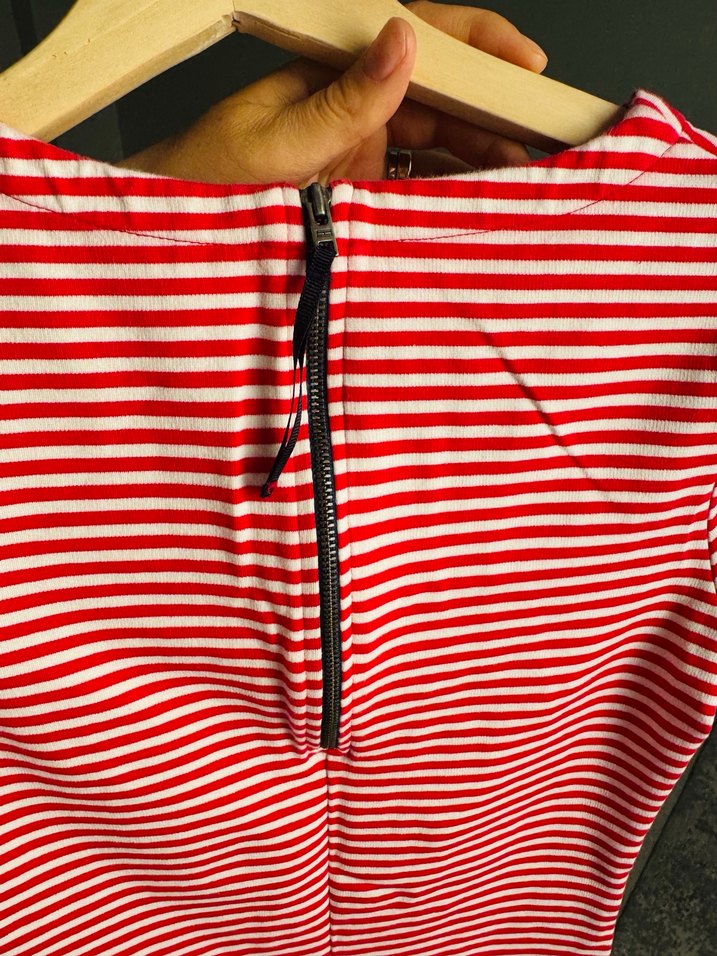 Kırmızı Çizgili Kısa Kollu Midi Elbise - Görsel 3