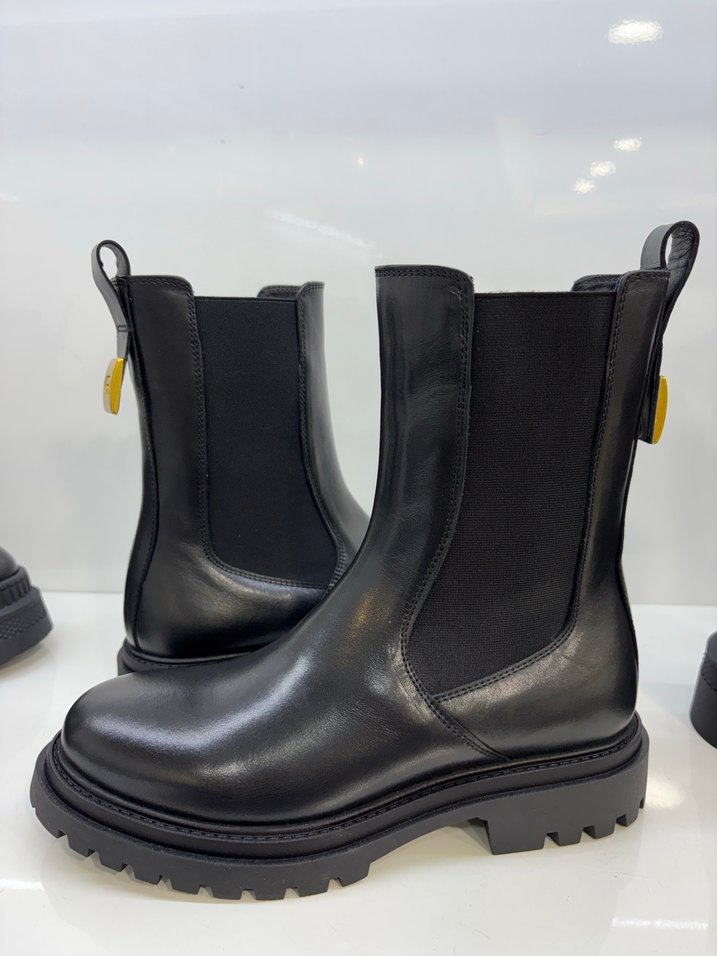 Siyah Deri Tokalı Kadın Botu, Kalın Topuk - Görsel 2