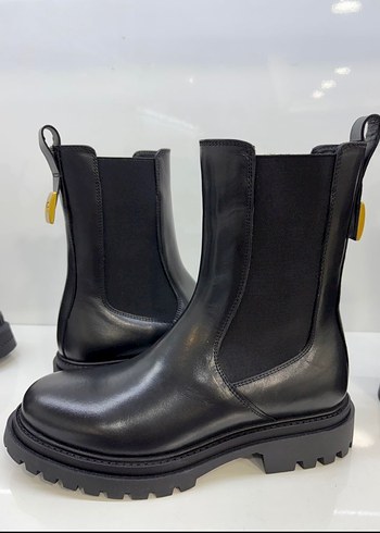 Kadın Siyah Deri Tokalı Blok Topuklu Bot - Görsel 2