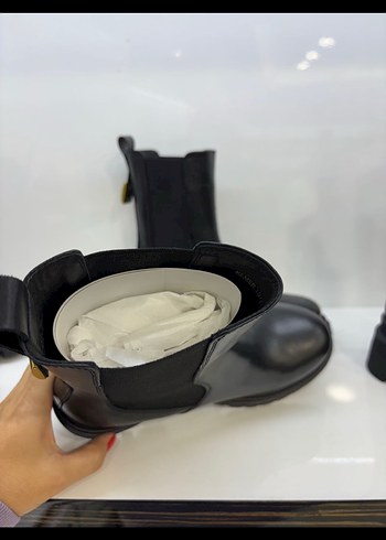 Siyah Deri Tokalı Kadın Bot - Görsel 5