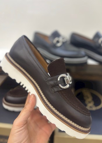 KadınKahverengi Deri Tokalı Klasik Ayakkabı - Görsel 4