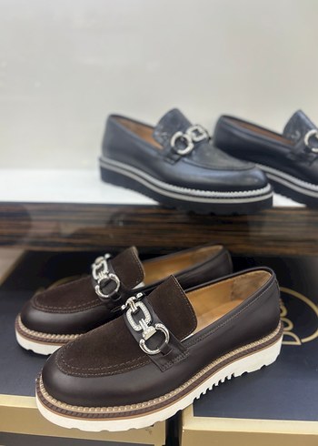 KadınKahverengi Deri Tokalı Klasik Ayakkabı - Görsel 2