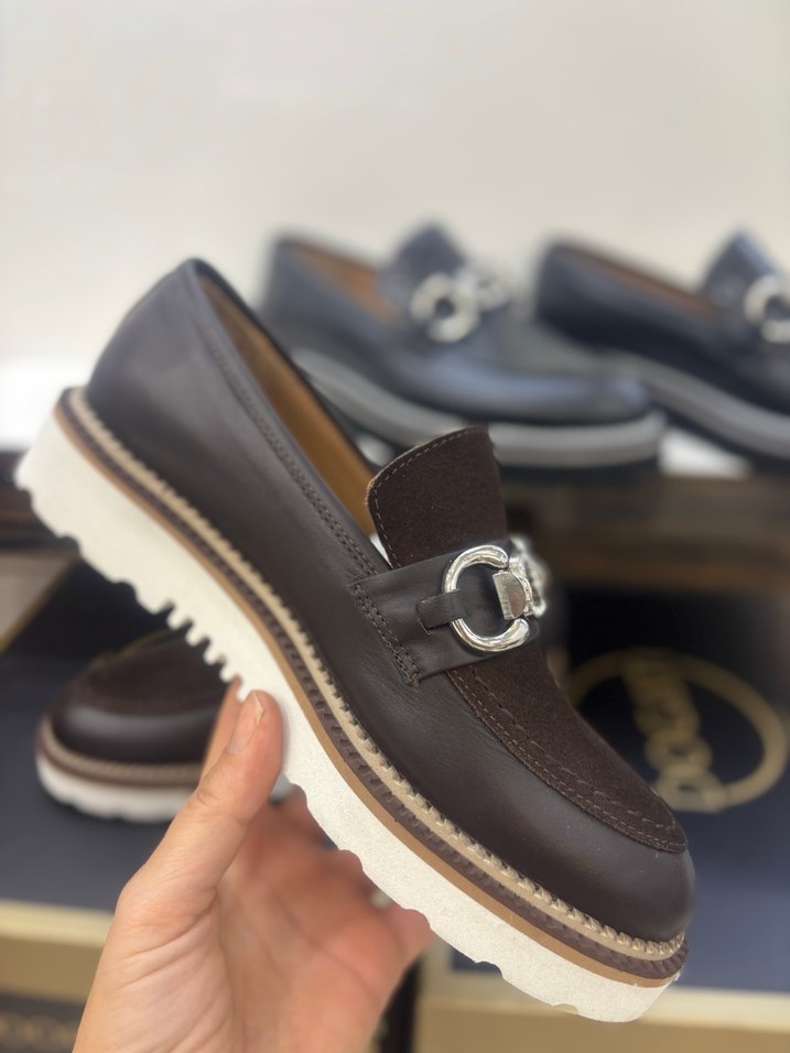 KadınKahverengi Deri Tokalı Klasik Ayakkabı - Görsel 4