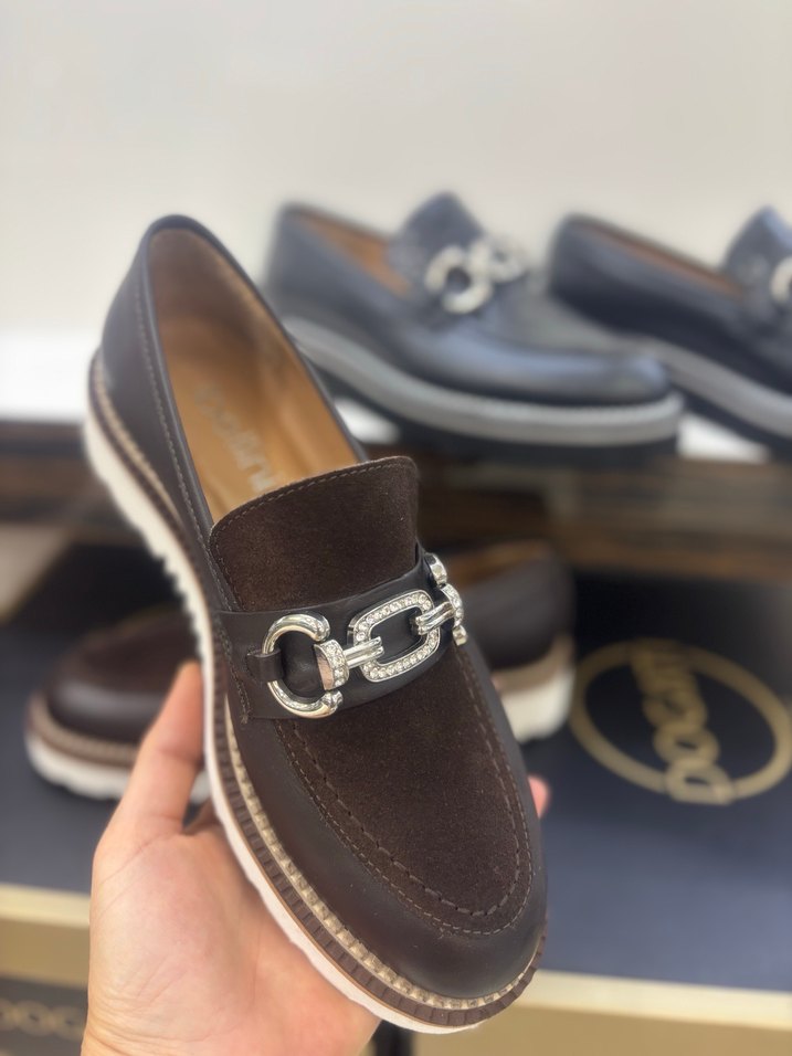 KadınKahverengi Deri Tokalı Klasik Ayakkabı - Görsel 3