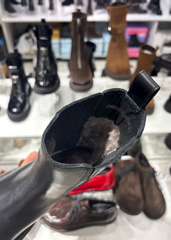 Siyah Deri Topuklu Kadın Bot - Görsel 4