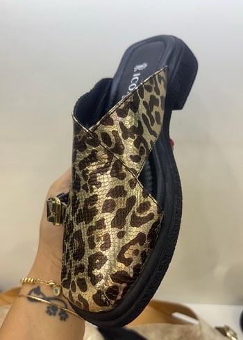 Tokalı Yılan Desenli Kadın Terlik - Görsel 3