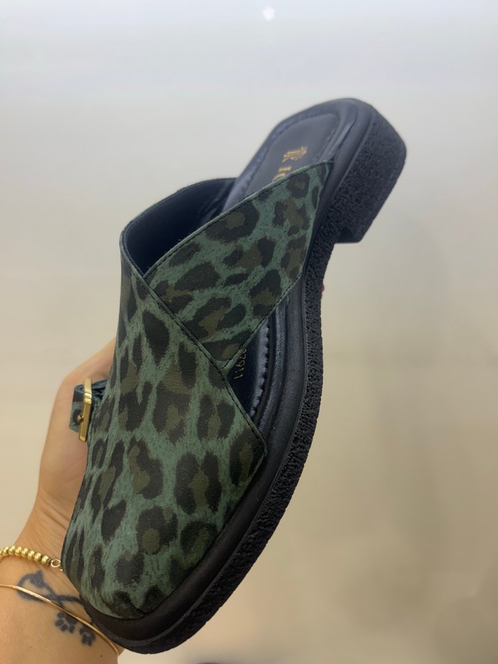 Kahverengi Yılan Desenli Kadın Terlik - Görsel 2