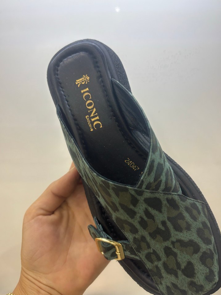 Kahverengi Yılan Desenli Kadın Terlik - Görsel 3