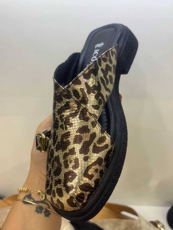 Toka Detaylı Yılan Desenli Kadın Terlik - Görsel 3