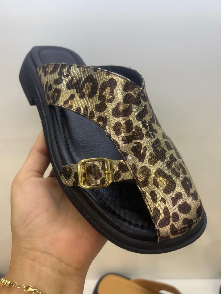 Toka Detaylı Yılan Desenli Kadın Terlik - Görsel 2