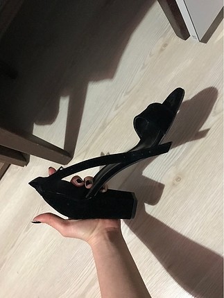 6 cm topuk boyu vardır