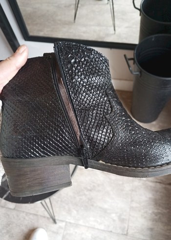 Kahve Yılan Derisi Desenli Kadın Bot - Görsel 5