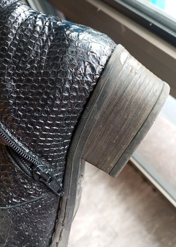 Kahve Yılan Derisi Desenli Kadın Bot - Görsel 6