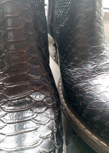 Kahve Yılan Derisi Desenli Kadın Bot - Görsel 8